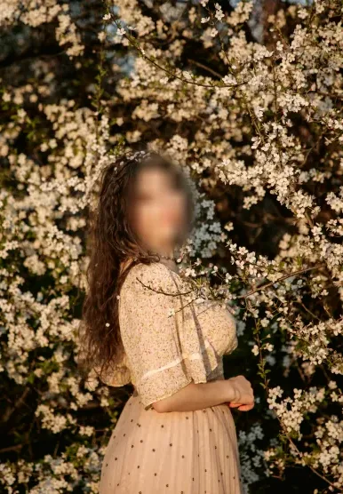 Elena, 35