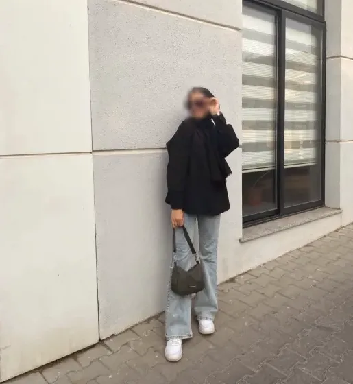 Viktoria, 26