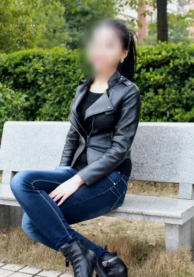 Ayse, 31