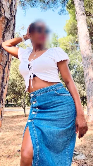 Daniela, 37