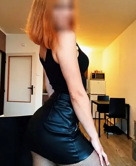 Elena, 30