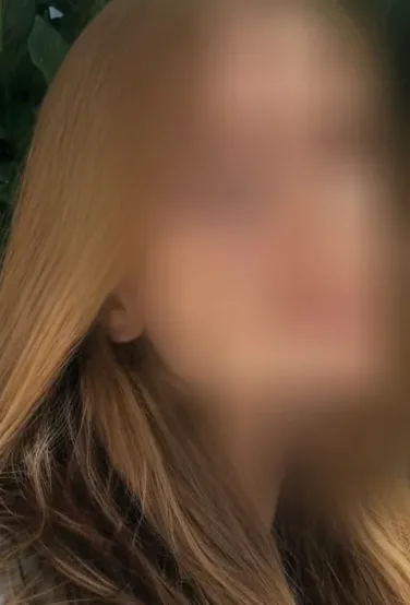 Nicole, 23