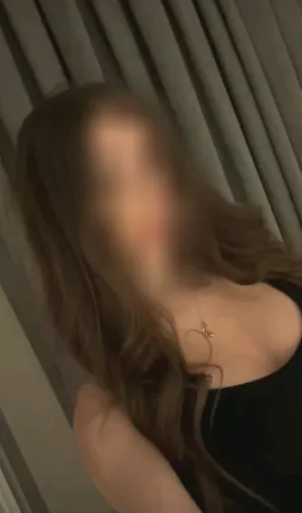 Vanessa, 28